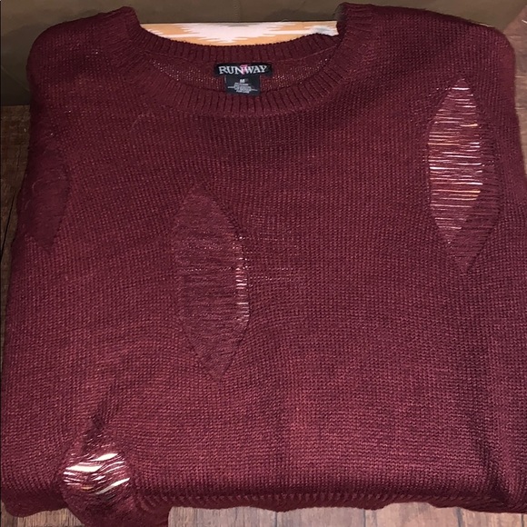 Burgundy distressed sweater - Picture 2 of 3